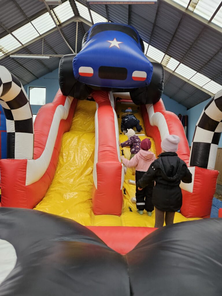 dmuchana zjeżdżalnia 